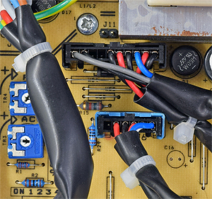 id mini c24 he h07864 pcb j6 j7 connectors.jpg